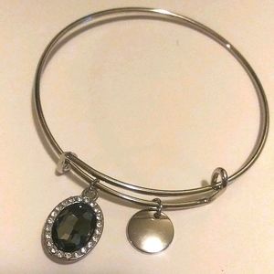 Bangle bracelet